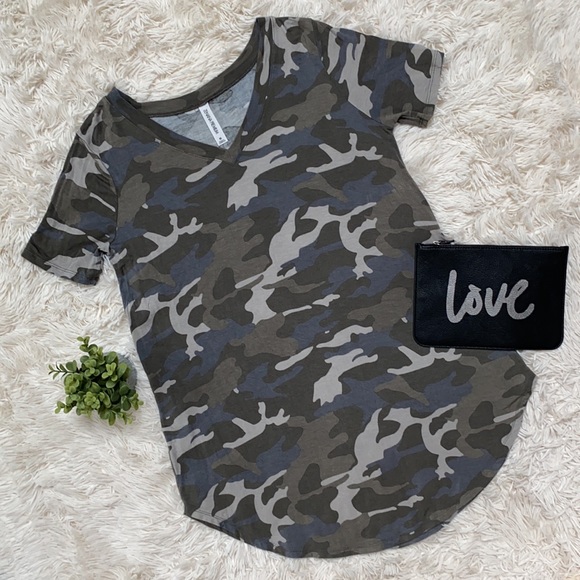 Zenana Premium V-neck Tee 💗 Camouflage - Picture 2 of 11